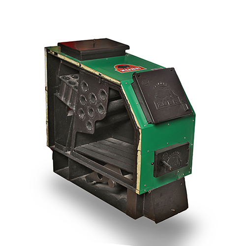 Kocioł centralnego ogrzewania „Żubr” z uwidocznionym wnętrzem.