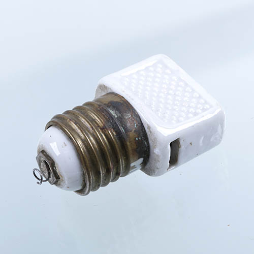 Gniazdko sieciowe wkręcane