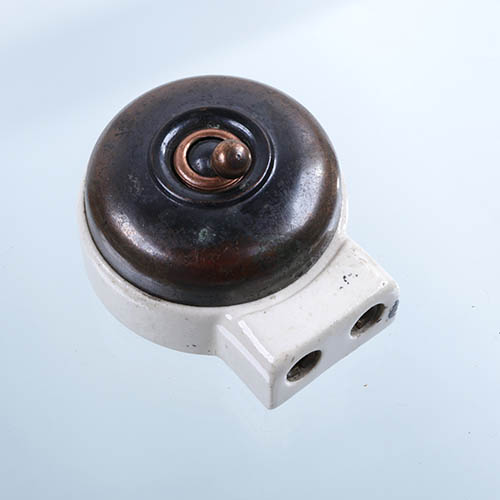 Gniazdo sieciowe z wyłącznikiem